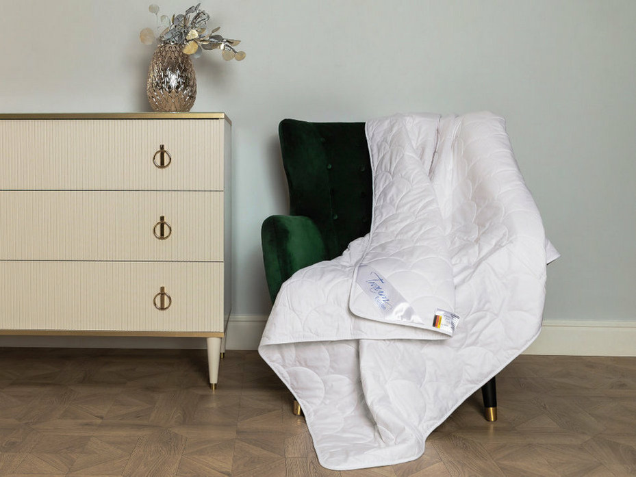 Одеяло 554300-24 синтетическое волокно 200*220 / Bohmerwald