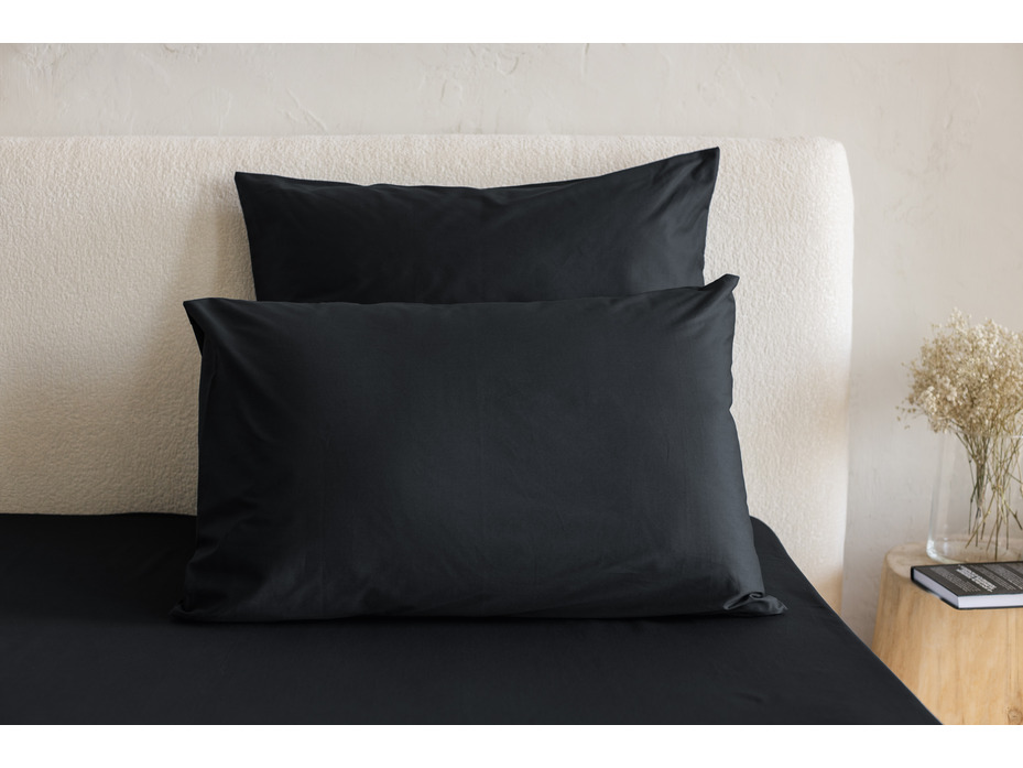 Наволочка KL-5 (007) черный сатин однотонный 70*70 / Tia Наволочка KL-5 (007) черный сатин однотонный 70*70 / Tia