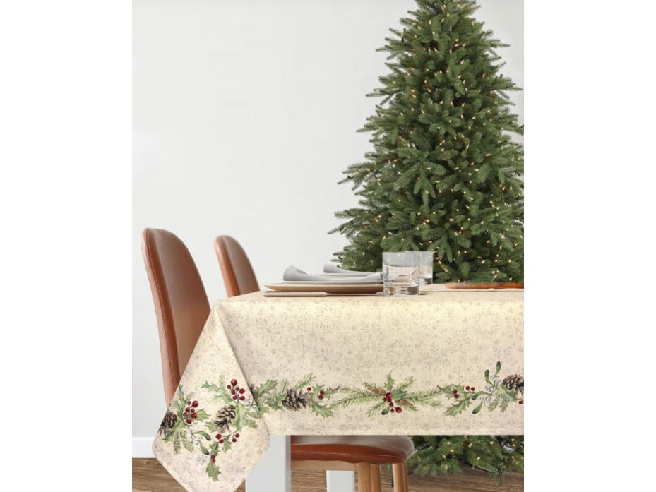 Скатерть 2414421 Еловый венок Снежинки гобелен 165*250 / Le Gobelin