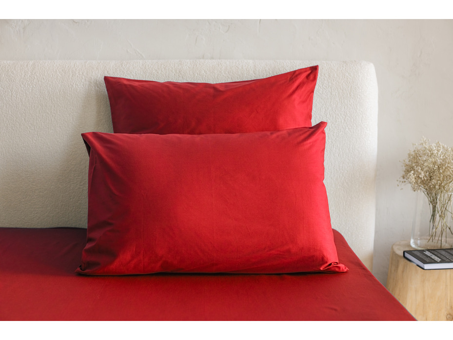 Наволочка 213KL-664 красный сатин однотонный 70*70 / Tia Наволочка 213KL-664 красный сатин однотонный 70*70 / Tia