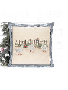 Наволочка декоративная 02522 Веселые гуси гобелен 45*45 / Le Gobelin