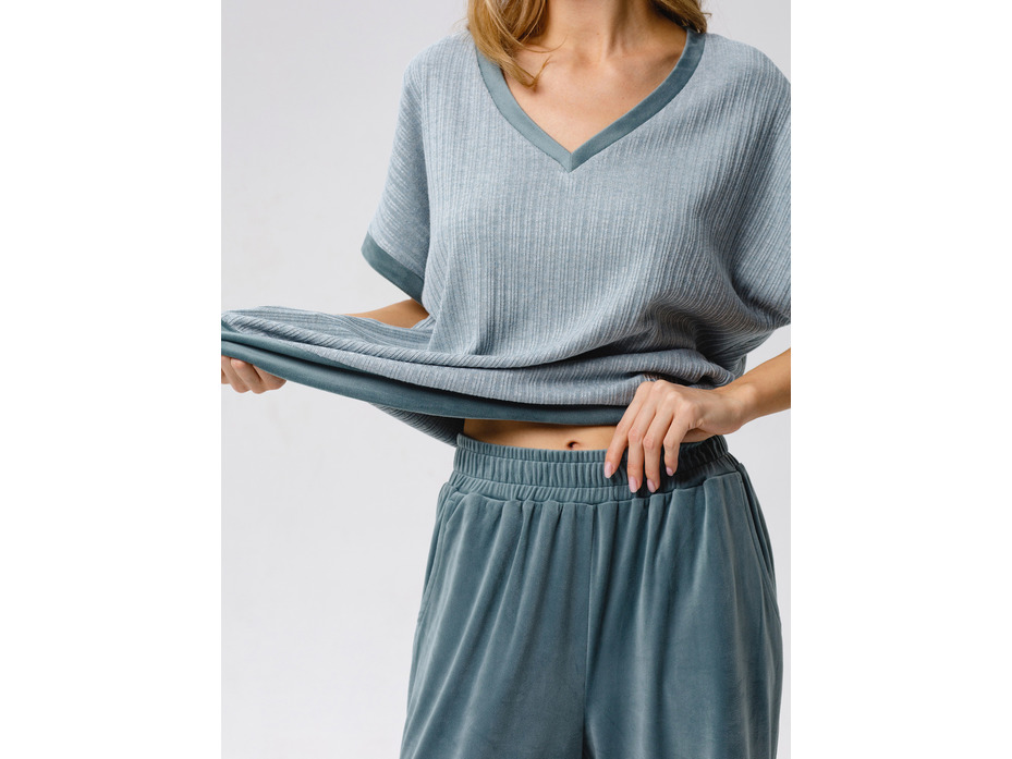 Котюм женский, футболка и брюки 1672/1548 / Дюма Котюм женский, футболка и брюки 1672/1548 / Дюма