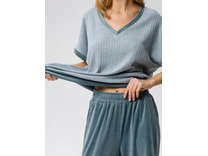 Котюм женский, футболка и брюки 1672/1548 / Дюма Котюм женский, футболка и брюки 1672/1548 / Дюма