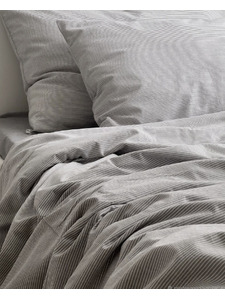 Наволочка 143YD-71 Серо-белый тонкая полоса уваренный хлопок 70*70 / Tia