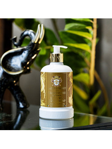 Жидкое мыло Monuka honey and strawberry с ароматом меда мануки и клубничного чая, 500 мл / Saponificio Artigianale Fiorentino