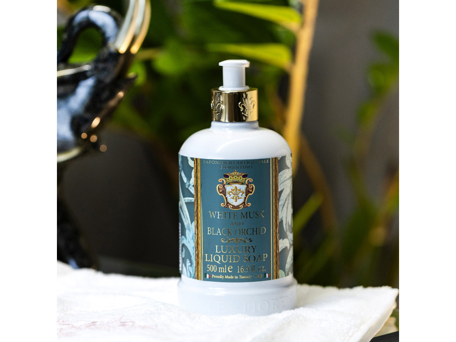 Жидкое мыло white musk and black orchid с ароматом белого мускуса и черной орхидеи, 500 мл / Saponificio Artigianale Fiorentino Жидкое мыло white musk and black orchid с ароматом белого мускуса и черной орхидеи, 500 мл / Saponificio Artigianale Fiorentino